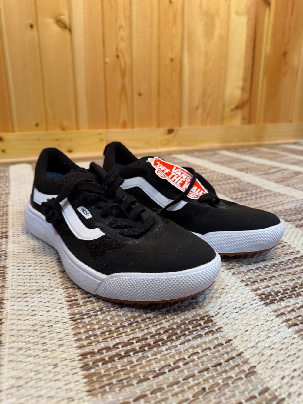 NWT Vans UltraRange Black and White Sneakers Size 10 Women's